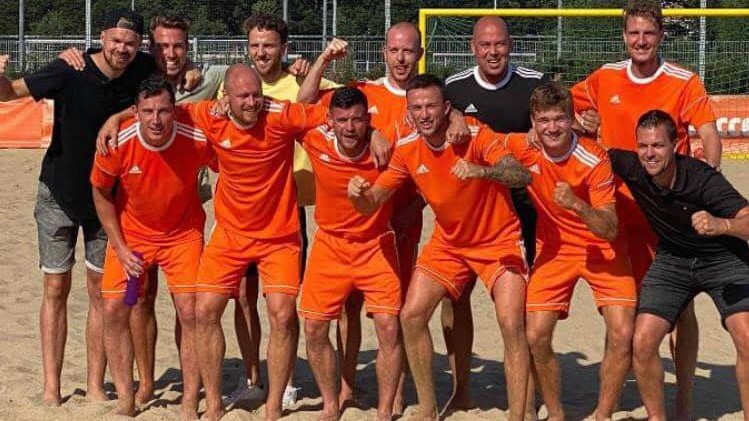 Beachsoccerteam Egmond voor vijfde keer Nederlands kampioen en gaat Europa in