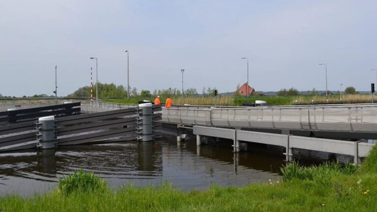 Rekervlotbrug sinds maandag weer open voor fietsers en voetgangers