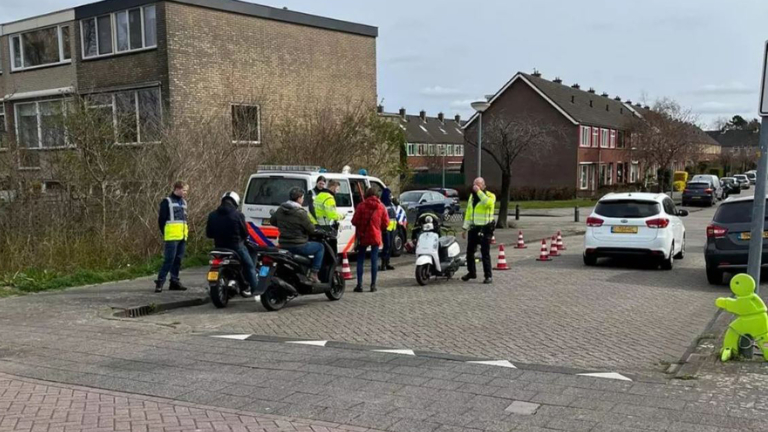 Bromfietscontroles op drie plekken in Alkmaar: meerdere scooters te snel
