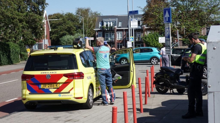 Scooterrijder betrapt na ongeluk in Egmond aan den Hoef: zonder rijbewijs de weg op
